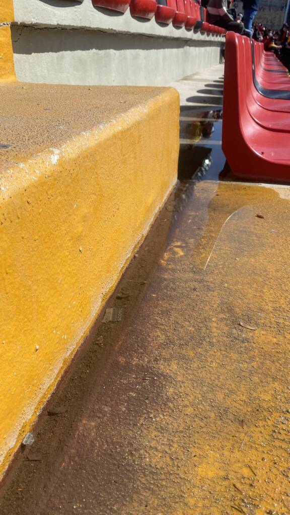 Quejas por agua en los asientos de Vallecas 2 WhatsApp Image 2022 03 13 at 23.30.51