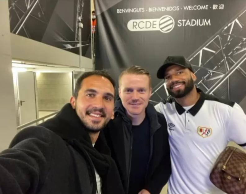 Alberto García visitó a sus compañeros en el RCDE Stadium 1 WhatsApp Image 2022 04 22 at 9.45.37 AM