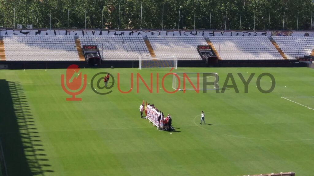 El Rayo Vallecano se hace la foto oficial de la temporada 2021/22 2 foto oficial Rayo