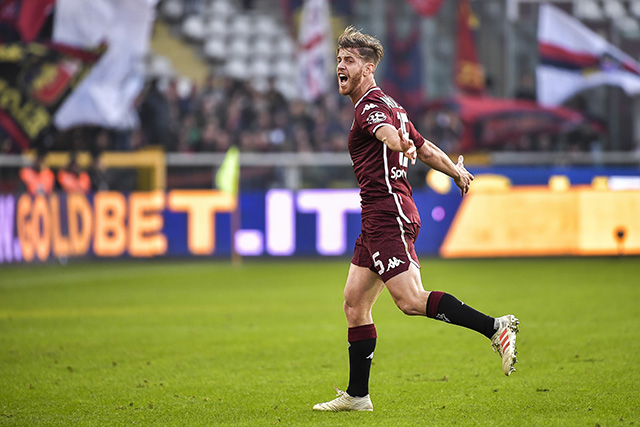 Foto LaPresse - Marco Alpozzi02 Dicembre 2018 Torino, Italia SportCalcioESCLUSIVA TORINO FCTorino vs Genoa - Campionato di calcio Serie A TIM 2018/2019 - stadio Olimpico Grande Torino.Nella foto: Cristian Ansaldi (Torino Fc); esulta dopo il gol  1-1Photo LaPresse - Marco AlpozziDecember 02, 2018 Turin, ItalysportsoccerEXCLUSIVE TORINO FCTorino vs Genoa - Italian Football Championship League A TIM 2018/2019 - Olimpico Grande Torino stadium.In the pic:Cristian Ansaldi (Torino Fc); celebrating goal  1-1
