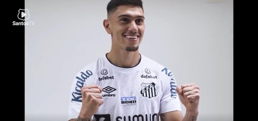 captura con la presentacion de emiliano velazquez con santos en agosto del 2021 dugout