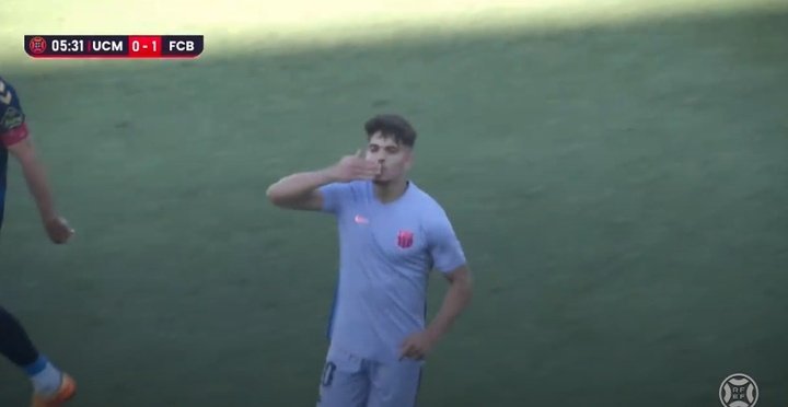 los jugadores del barcelona b celebran un gol en el ucam murcia barcelona b de primera rfef captura footters