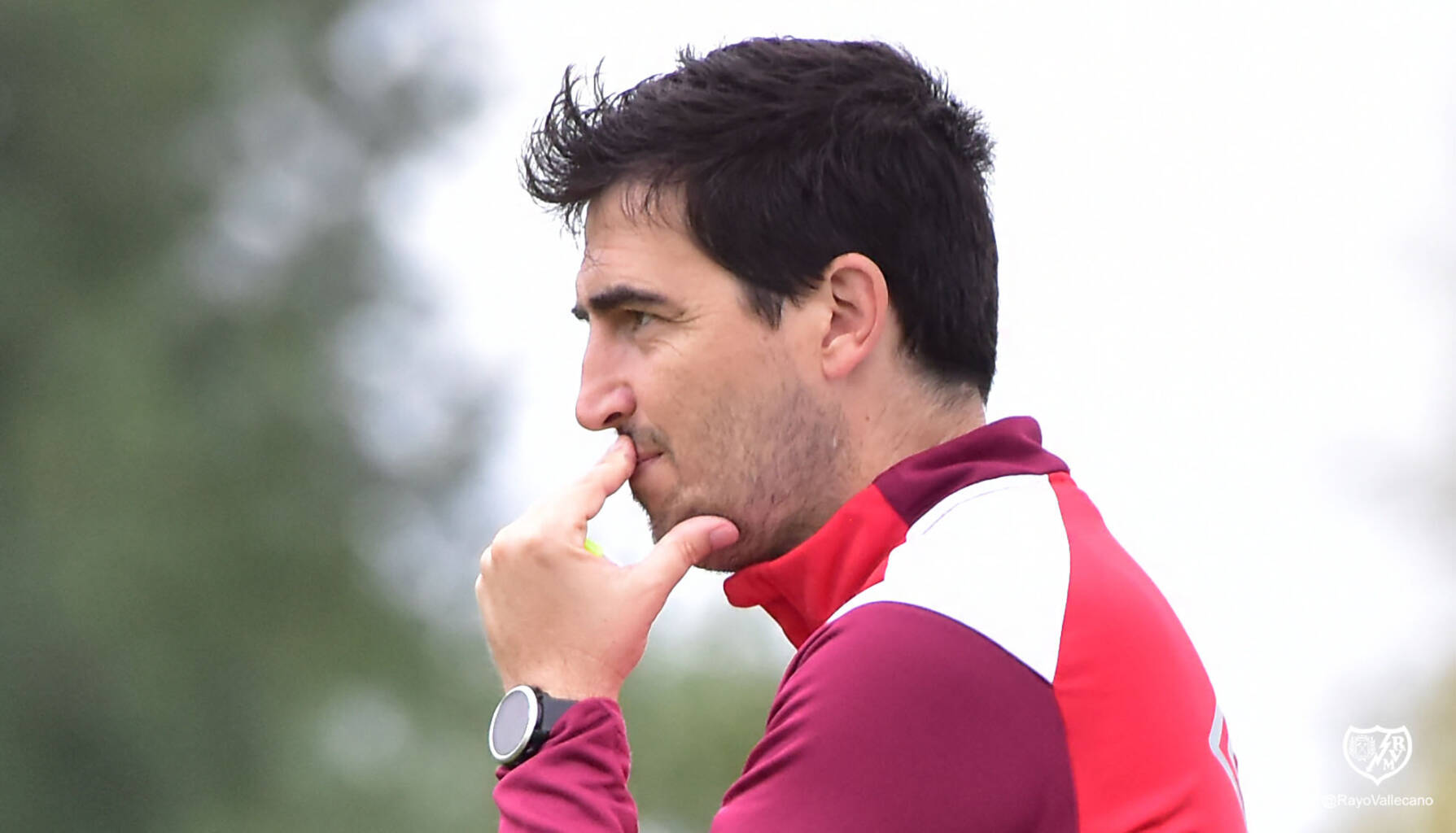 Iraola: "Tenemos que firmar más jugadores, media docena o por ahí" 1 FYbRWE XoAAtRka