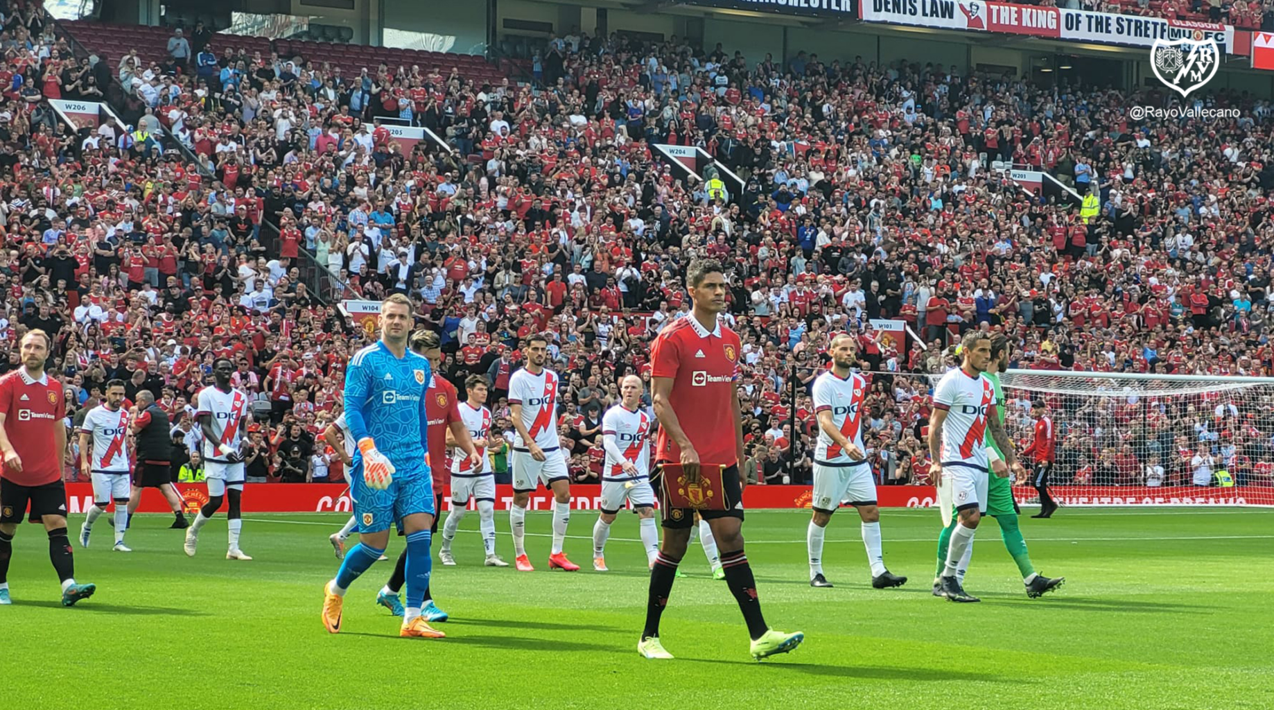 La sorprendente jugada de saque de centro del Rayo Vallecano ante el Manchester United 1 image 1