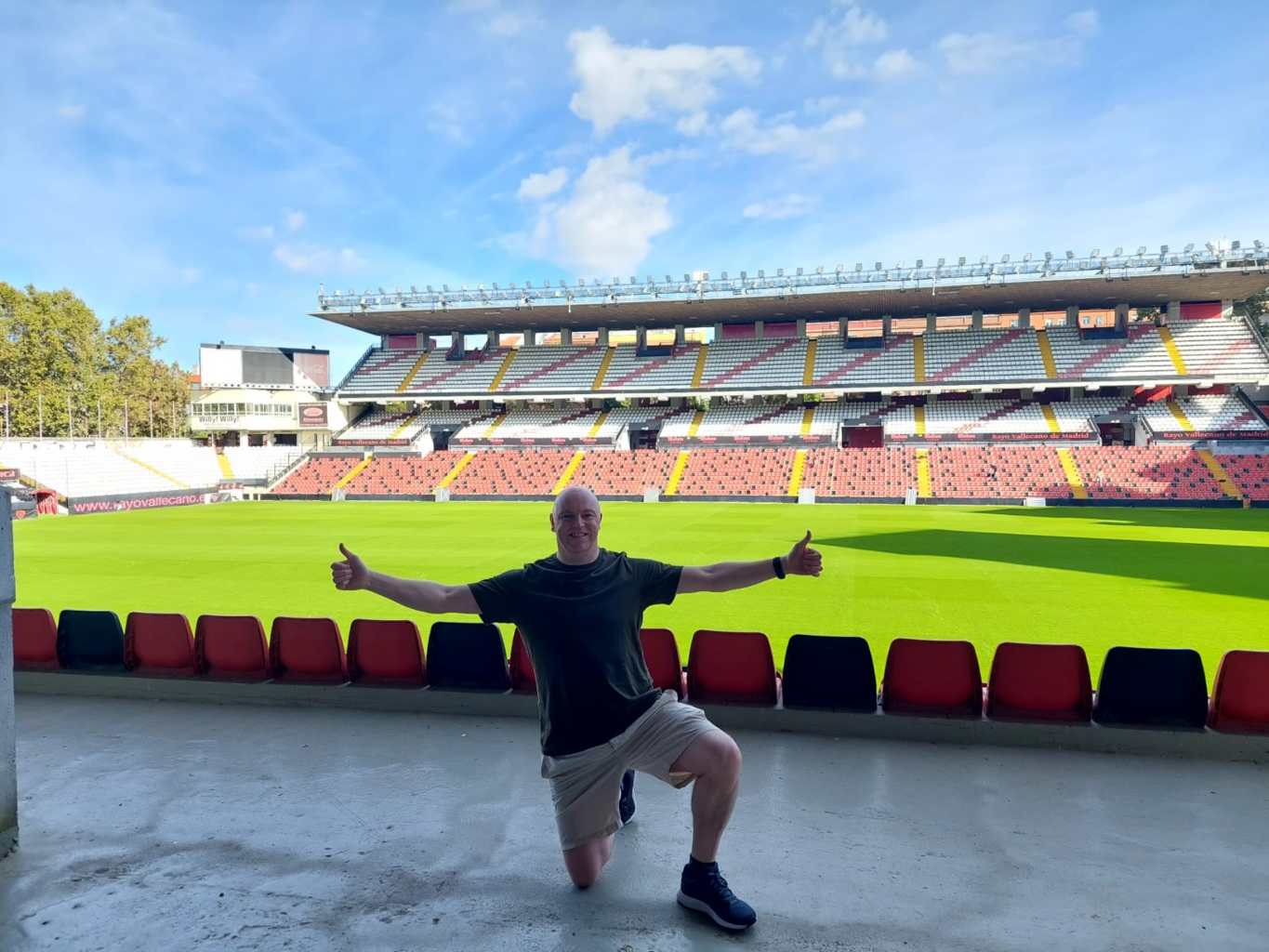 Un aficionado del Celtic se cuela en el Estadio de Vallecas y sube el vídeo a redes sociales 1 image 24