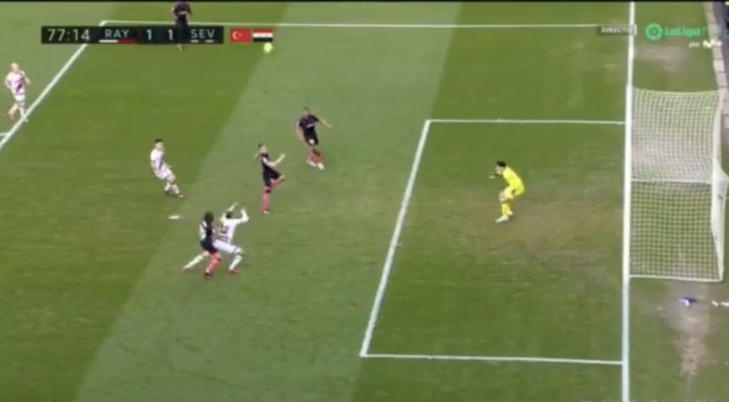 Polémica del partido frente al Sevilla: Posible penalti no señalado a RdT 2 img 4347