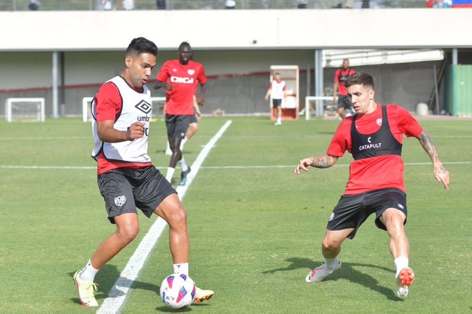 El Rayo vuelve al trabajo estrenando la ropa de entrenamiento 2023-2024 1 img 4734