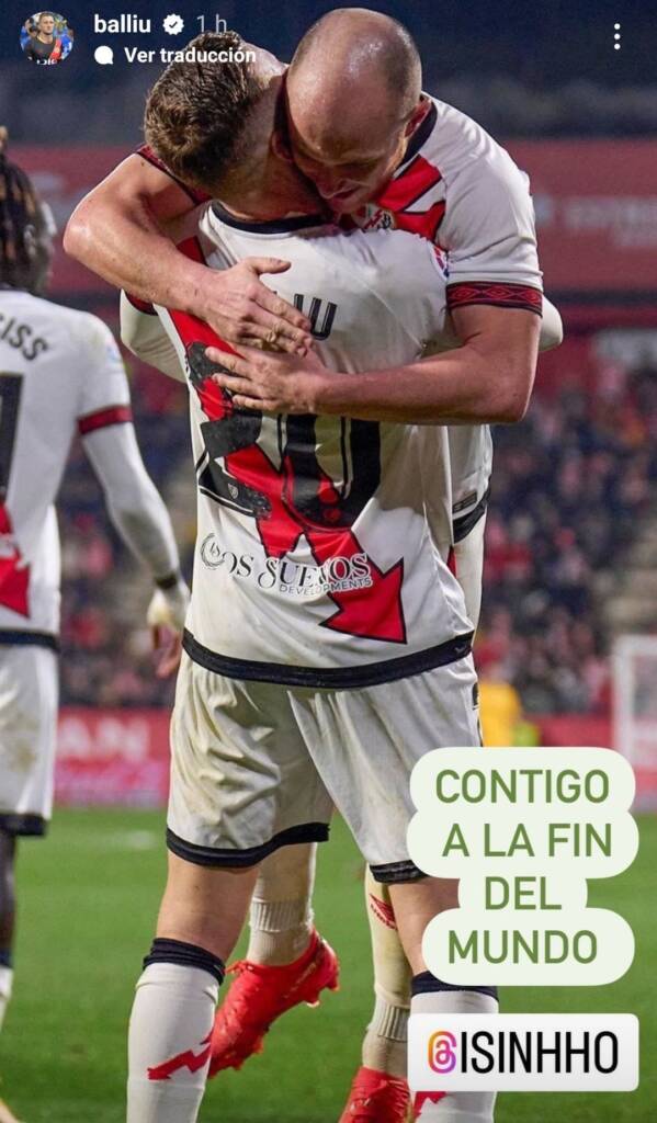 La plantilla del Rayo arropa a Isi Palazón 3 img 8321