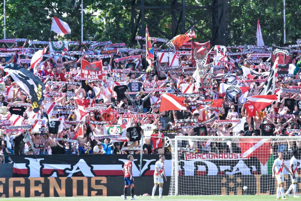 fondo Bukaneros afición Rayo
