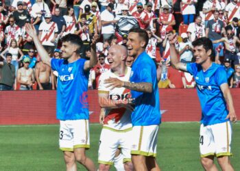 Óscar Valentín , Isi, Trejo capitanes Rayo