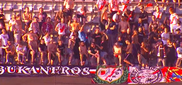 La afición del Rayo Vallecano arropó al equipo en el Estadio Municipal de Braga 1 afición Rayo Braga