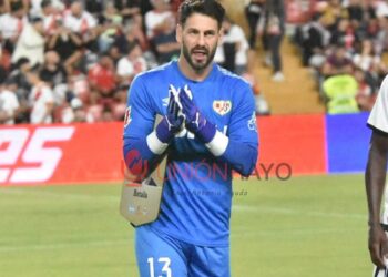 Batalla firma su primera portería a cero con el Rayo Vallecano 7 Batalla porteria a cero