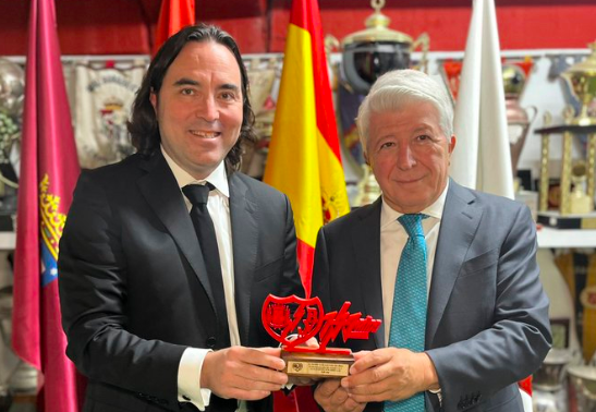 Presa y Cerezo, obsequio Centenario