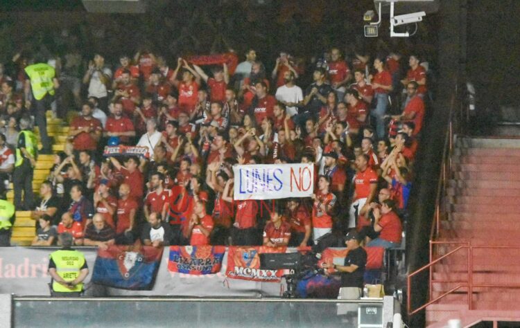 Aficiones de Osasuna y Rayo se unen ante el fútbol negocio 3 Osasuna se une protesta