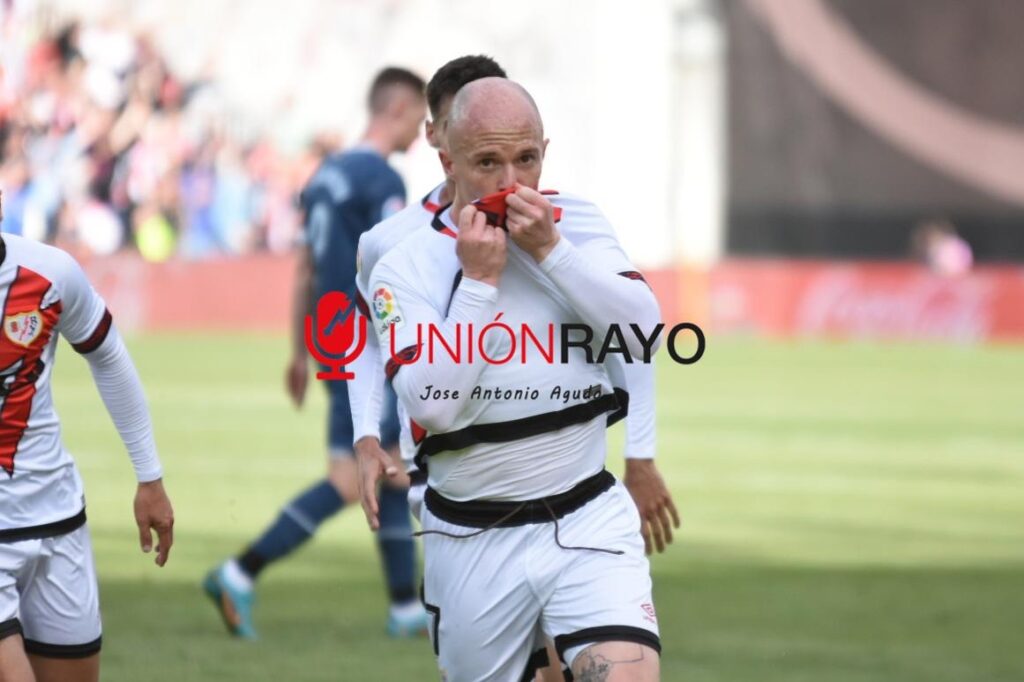Los 37 jugadores que han vestido la camiseta del Rayo Vallecano en este 2024 5 Isi