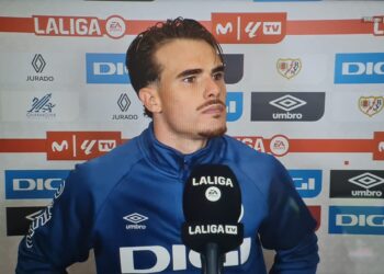 Pep Chavarría tras el empate ante el Atlético de Madrid: "Teníamos que ser agresivos para poder robar en campo contrario y generar alguna situación de gol" 18 Pep Chavarría declas atletico