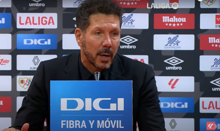 Simeone tras empatar en Vallecas: "Me imaginaba el partido que jugaron, más basado en segundas pelotas y en reaccionar a las pérdidas" 1 Rueda de prensa simeone atleti