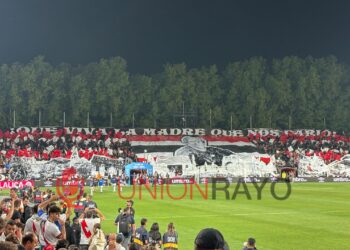 Tifo de gala en el fondo de Vallecas para enfrentarse al Atlético 16 Tifo rayo