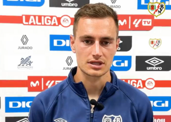 De Frutos tras el empate ante el Atlético de Madrid: "Vallecas es siempre increíble, para mí es una de las mejores aficiones" 15 de frutos declas atletico