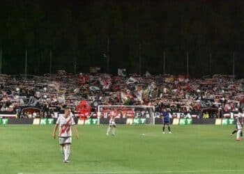 fondo Vallecas cánticos Rayo