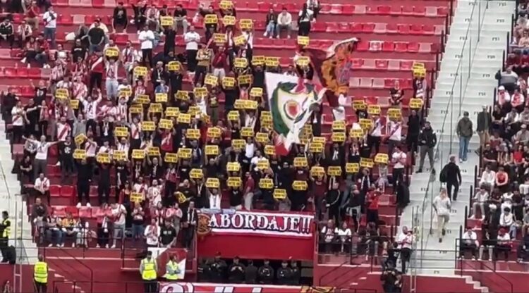 Las aficiones de Sevilla y Rayo Vallecano se unen contra las directivas 1 img 6910 1