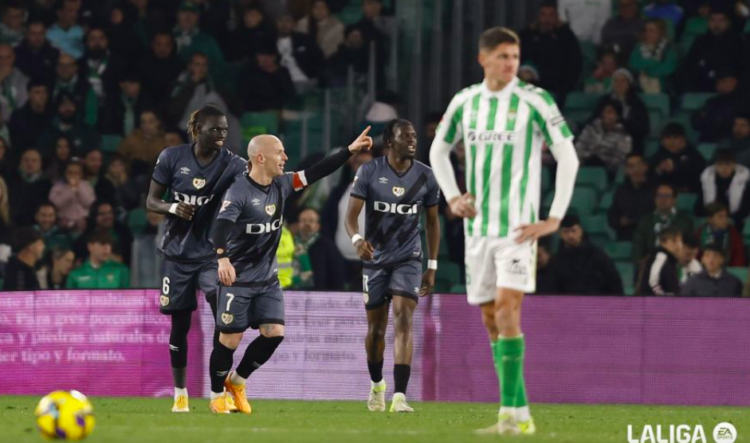 Iñigo volvió a tirar del once de gala ante el Real Betis 1 Rayo Betis once