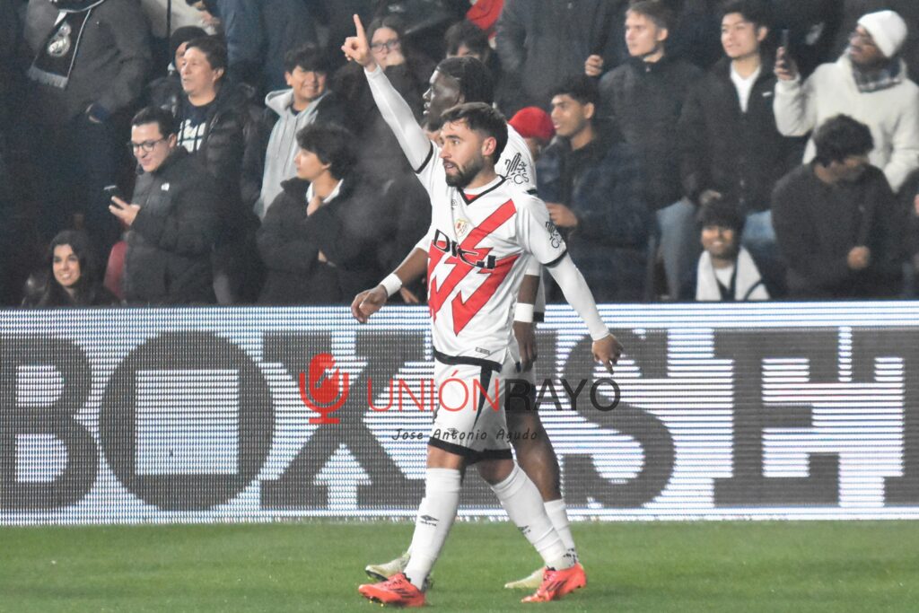 Unai López: "¿Un partido en Miami? Bastante tenemos con poder hacerlo en Vallecas" 3 Unai López junto a De Frutos como máximos goleadores del equipo