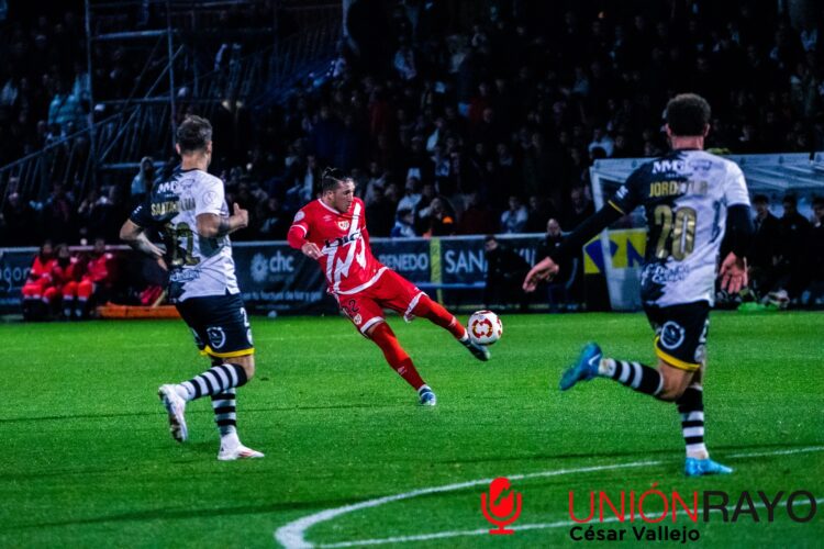 El 'Pacha' Espino fue titular ante Unionistas tras recuperarse de su lesión 1 cvr02003 1