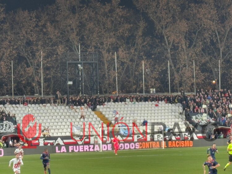 El fondo de Vallecas se quedó vacío hasta el minuto 12 ante el Celta, como protesta contra los horarios 1 0 IMG 20250110 WA0089 watermark vie 10012025 220614