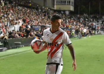 Banfield quiere a James