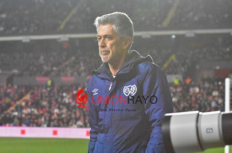 Afición y plantilla llamaron al Doctor Beceiro para celebrar con él la victoria ante el Celta de Vigo 1 Doctor Beceiro