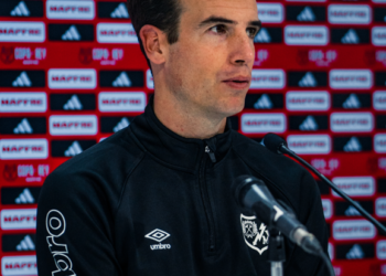 Iñigo pide no levantar la cabeza del suelo