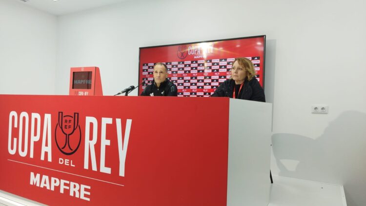 Javier Manjarín tras la derrota ante el Rayo Vallecano: “Los jugadores no estaban derrotados porque durante el primer tiempo el equipo había estado bien" 1 Javier Manjarin rueda de prensa racing de ferrol