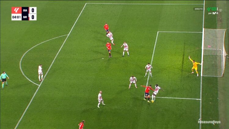 Catena protestó un posible penalti de Mumin 1 Mumin y Catena