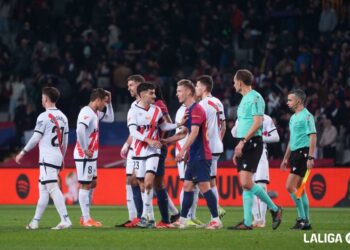 El Barcelona corta la racha del Rayo y deja el récord en 9 partidos sin perder 16 Barça Rayo