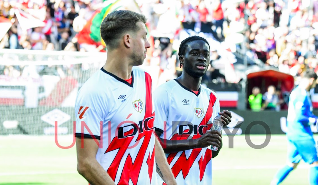 Lejeune - Mumin: se rompe una de las mejores parejas de centrales del Rayo Vallecano 2 Lejeune y Mumin