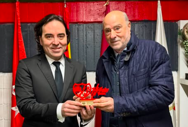 El Rayo Vallecano regaló su obsequio del Centenario a la Real Sociedad 1 Presa obsequio centenario Real Sociedad