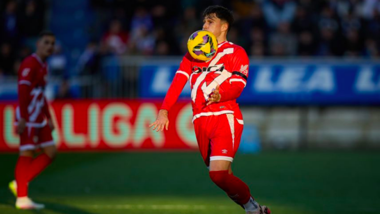 Los jugadores del Rayo portaron brazaletes negros en memoria de Delibasic 1 Ratiu brazalete negro