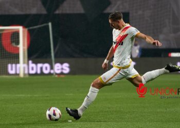 Lejeune muchos tiros sin gol