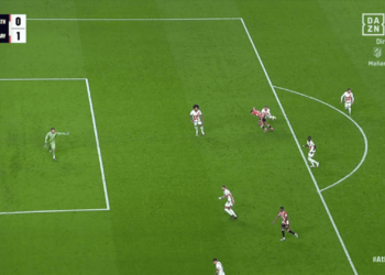 VAR revisa penalti athletic