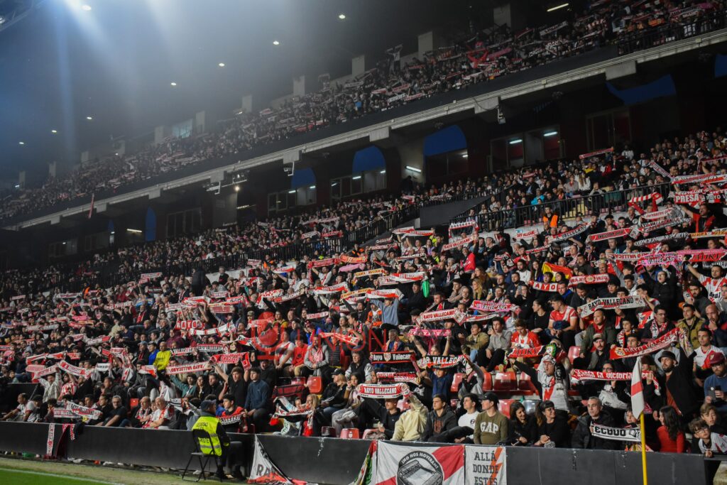 Unión Rayo retransmitirá en directo el regreso europeo del Rayo Vallecano en Vallecas 2 Ambiente Vallecas