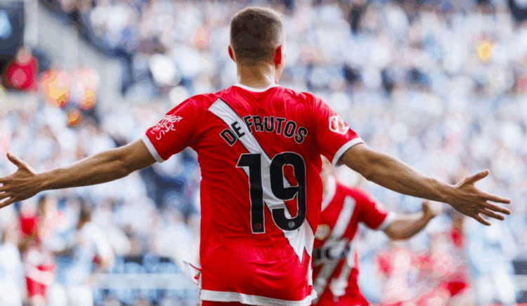 De Frutos remonta el partido en Vigo y el Rayo se marcha ganando al descanso 1 De Frutos