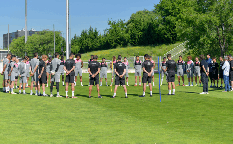 Minuto de silencio en el entrenamiento del Rayo por el fallecimiento de Antonio Hita 1 minuto de silencio