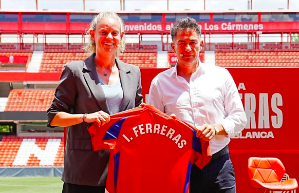 Irene Ferreras ha vivido su presentación en Los Cármenes (GRANADA CF)