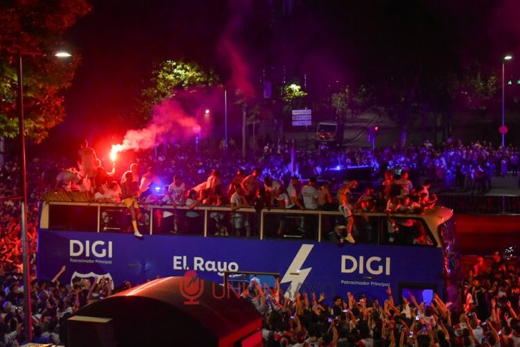 Bus Fuente Celebración Rayo Vallecano Europa