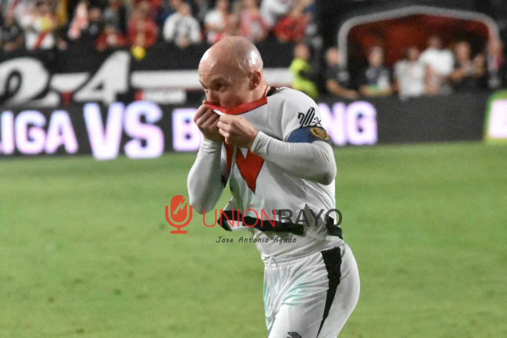 Isi iguala a Míchel: 7º jugador del Rayo con más partidos en Primera 3 Isi