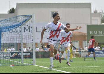Etienne Eto'o celebra el gol del Rayo B