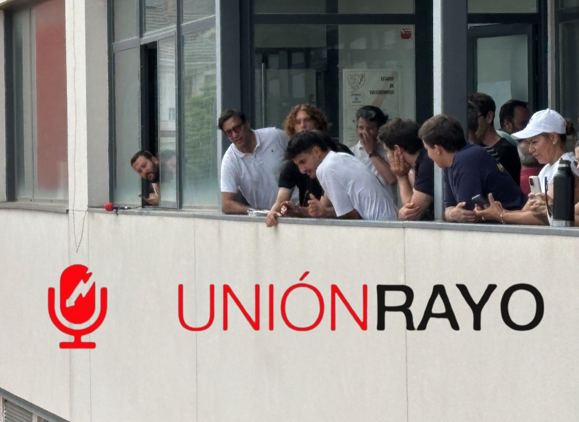 Los jugadores del Rayo Vallecano siguen disfrutando de sus vacaciones 10 Oscar Valentin viendo la final del Rayo B