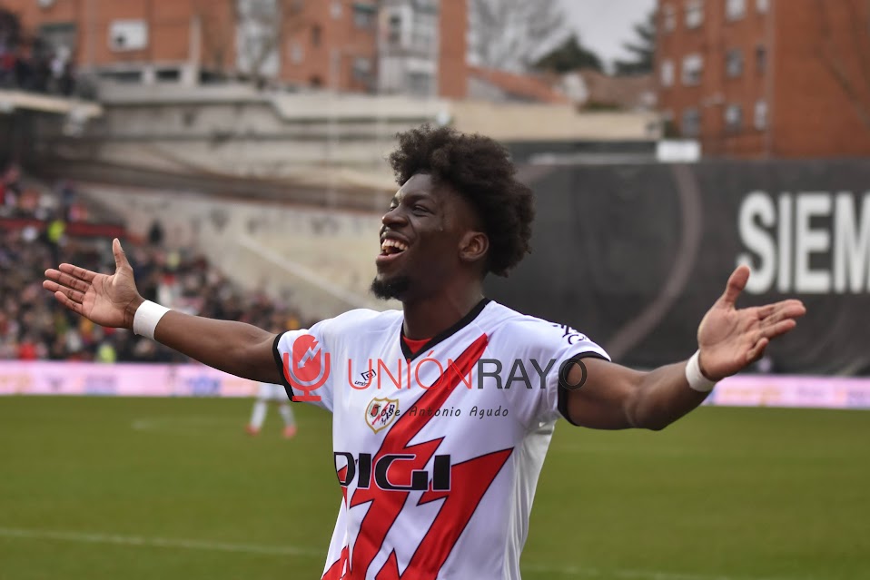 Nteka cumple 100 partidos con el Rayo Vallecano