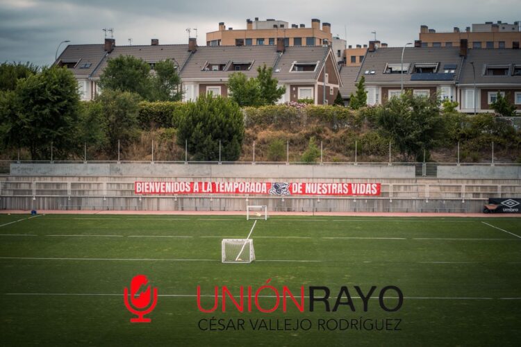 tifo Bukaneros primer entrenamiento Rayo